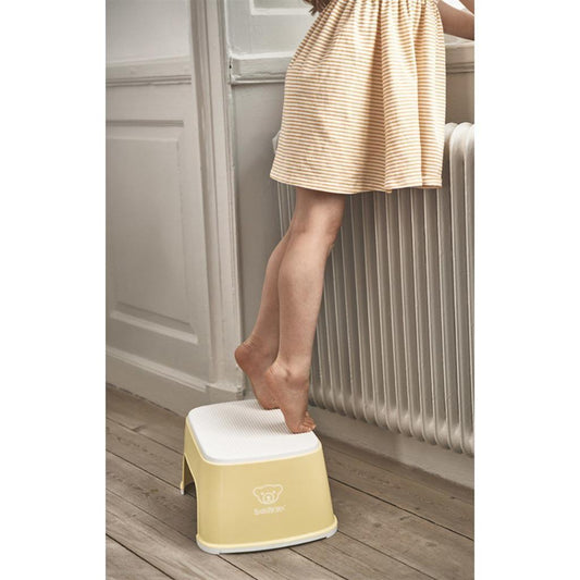 BabyBjörn Safe Step Banyo Basamağı / Powder Yellow - Baby Baby Bebek Mağazaları